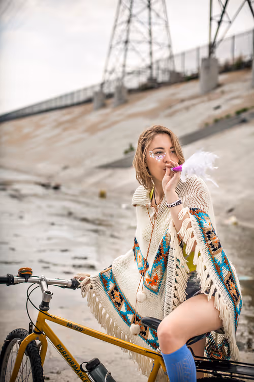 Item #99787149765269313542526220630739894121055166481364062909344608960436796129281 Media