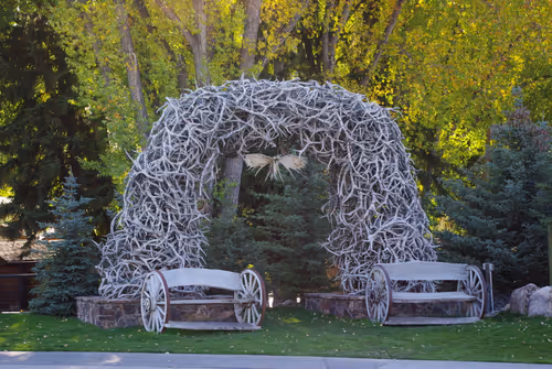 Item #80662609832086219373275440719618898345460488653405773443722625620132937859073 Media