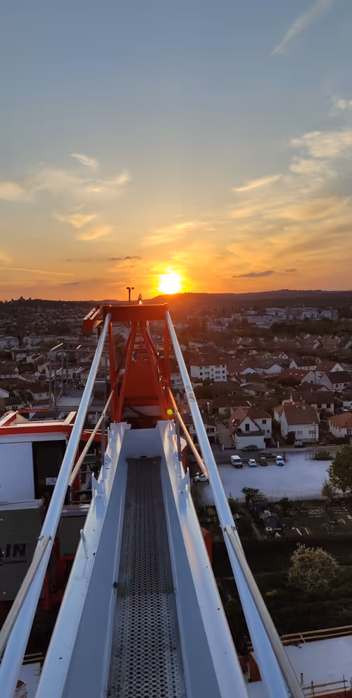 Item #20398726912547406339970687891835182810511091541282257052992388709764655218689 Media