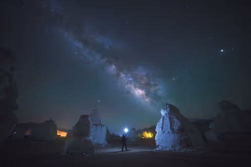 Item #9425749833926335333001150146280296056948702908253502131347533617771457806337 Media