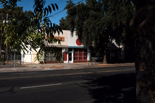 Item #63469761567061717341732170854689072472341875368113613158341509132654718484481 Media