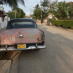 Pink Dodge Cuba 2