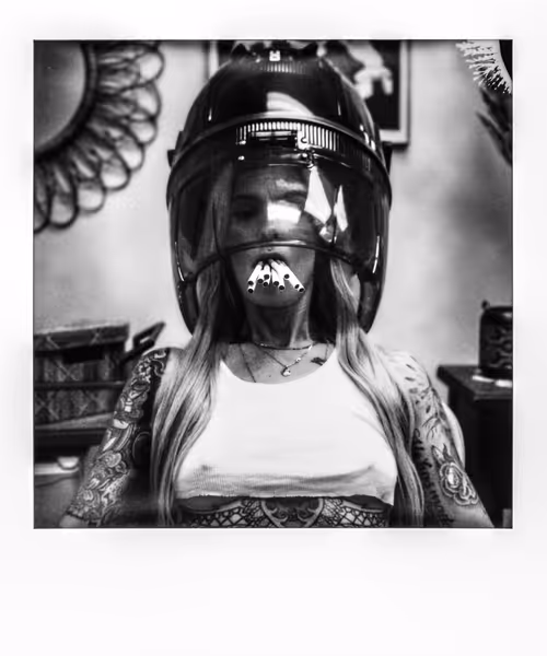 Item #10620290363906357168813205478457597742502191214056640616946314078739165609985 Media