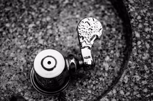 Item #59967187426684840308125755480147414158284983471661826941997092793161476997121 Media