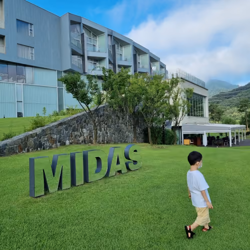 a MIDAS Kid