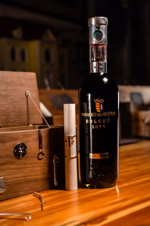 Item #61142987223306314851018529612253001936636145446360791377552957339079173734401 Media