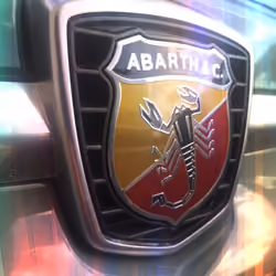 Abarth 695 70° anniversario front badge