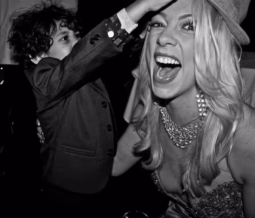 Item #40449787652065743018640773044495240111019622512701765753694832560748651085825 Media