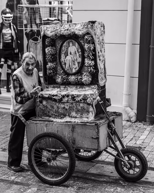 Item #692228807633545716775757127906681102618653973765444029041337456835464003585 Media