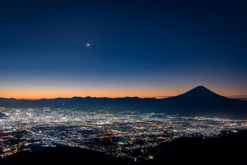 Item #108911492996146874115956011896780761878527851196280444702557873456694270361601 Media