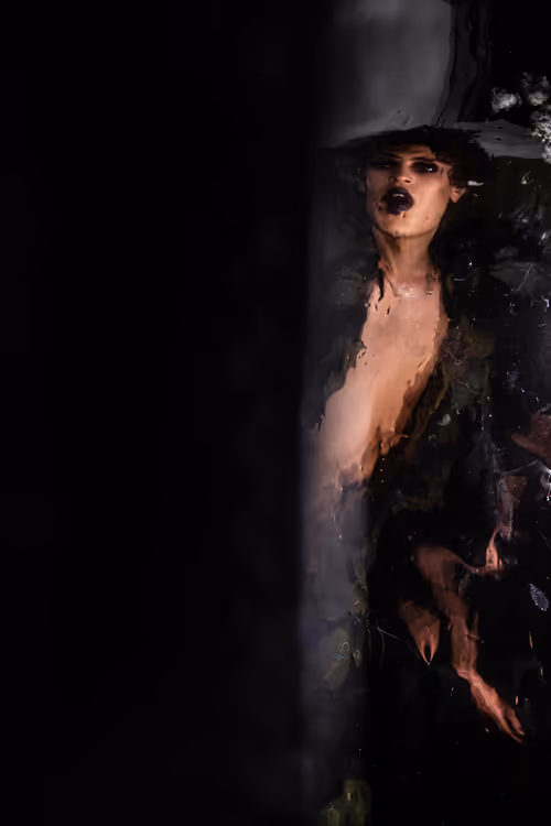 Item #59787337415897628822352940432925667088475168398776708986063847695351604576257 Media