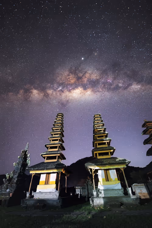 Item #9425749833926335333001150146280296056948702908253502131347533616671946178561 Media