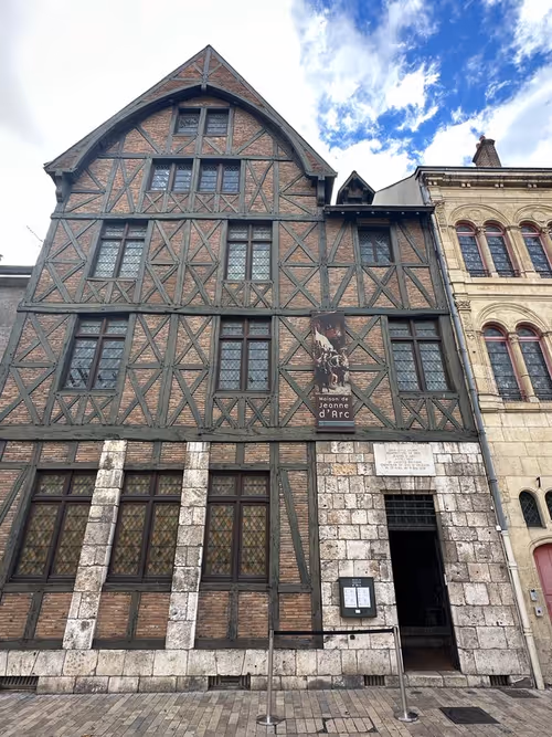 Item #25521092131356807730972205969166247316644464147603329584197842651002104184833 Media