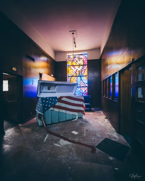 Item #73136719968253718213562845003325166832905735458755991293394688776043791122433 Media