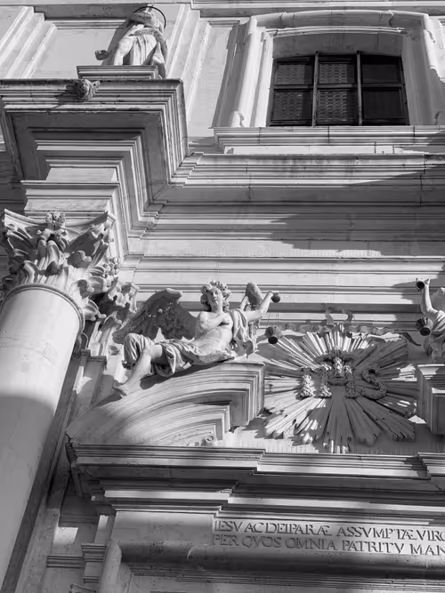 Item #57479553185220835653217369803526840732954430889242358118242524215466319151105 Media