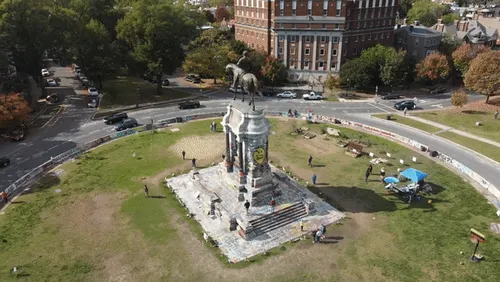 Item #67121673103594859433622662279312812233774366298790451542204156738097807097857 Media