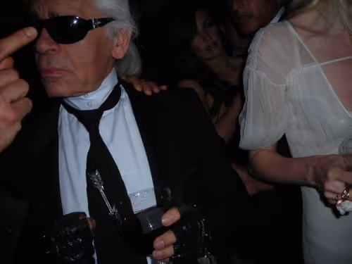 Item #91389309668027488206092176927656929660876759165291193650748044220056851185665 Media