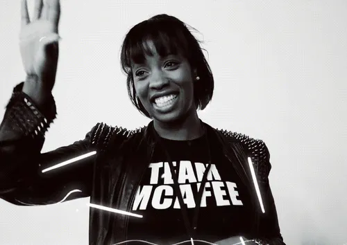 Item #51792000692652649706991026145015157507097883569816070395065263809399216930817 Media