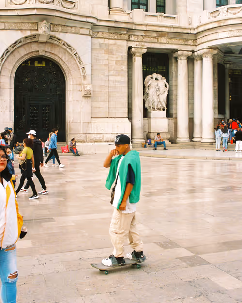 Item #103337611933110337448161440806560268112476320183319594419260887156033088126977 Media