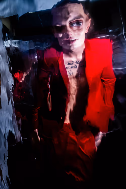 Item #59787337415897628822352940432925667088475168398776708986063847709645255737345 Media