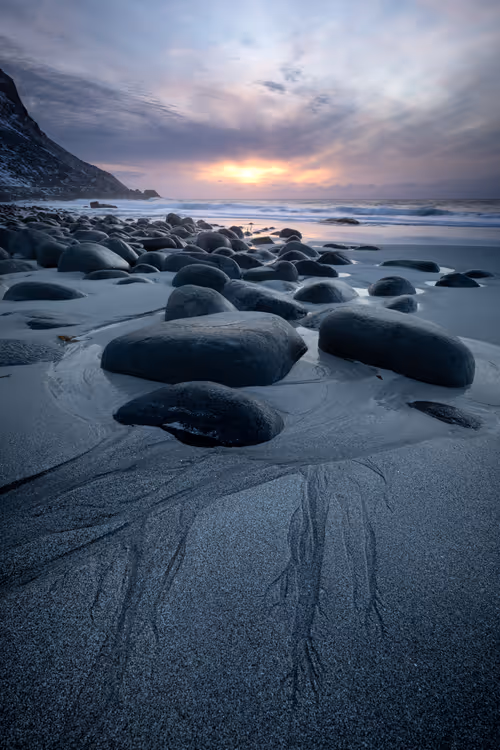 Item #28682539069684656541734828821976802711290237176293642286881478790159183904769 Media