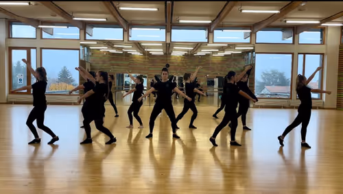 Item #35643411098576877305057509121838093014142283430323492401104929176534671949834 Media