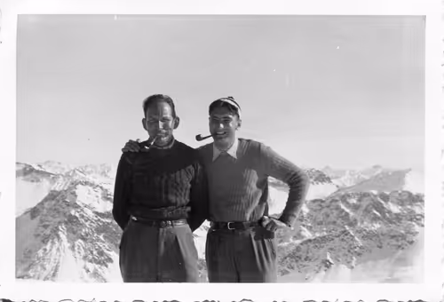 Item #15134709310911277842728697403753673439210482131750318059492546421199382511617 Media