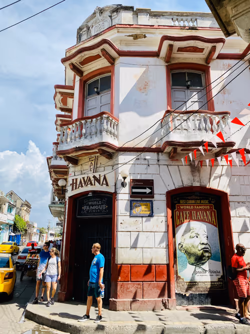 Item #41673148381276602242118576638571883015956905201675020614810101396197236277263 Media