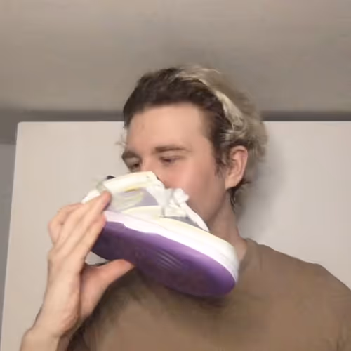 The First Snkr Smell LDeHYom0C8