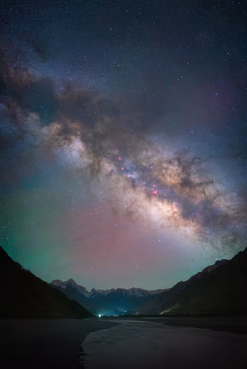 Item #9425749833926335333001150146280296056948702908253502131347533635363643850753 Media