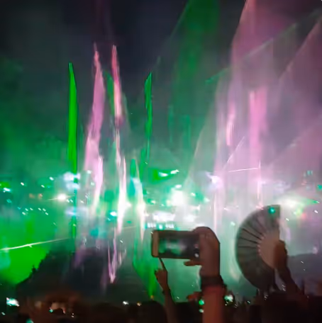 Item #81502579898277150353033734927483914682173799916853565085596411571885504987137 Media