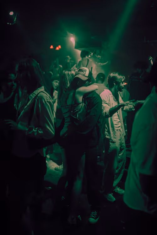 Item #66441873994140045921999615283650104973925355742064477402839904831395980115969 Media