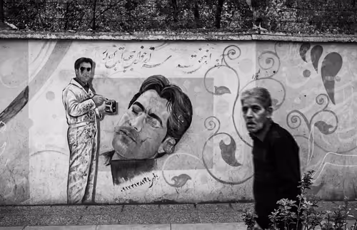 Item #84797383777956285706345653252299909508766224467005563927314375426489450496001 Media