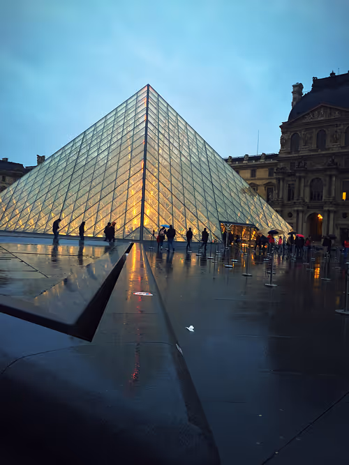 Item #51690675638909644790966826113213763437997288927381309606437552002287515205633 Media