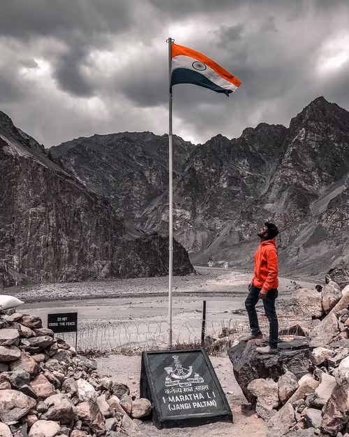 Item #76182420435474433030175106925333141340122143524658153810664851495549661085697 Media