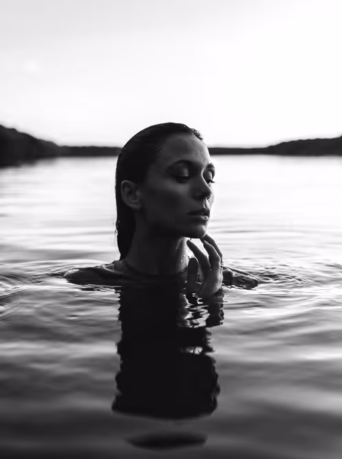 Item #40108322951802129361594584681119870045558526777819700458629970995274397515777 Media