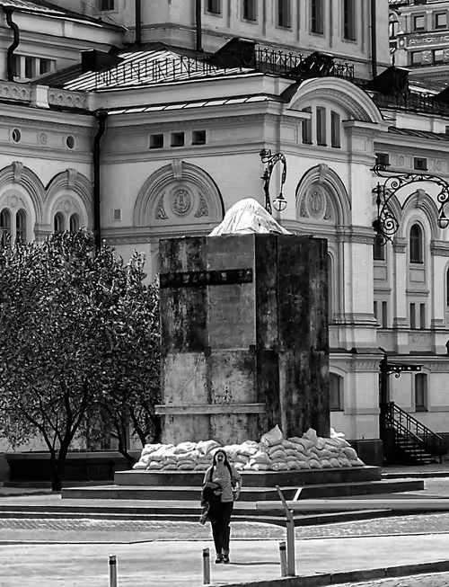 Item #21862073282915820906401910644679694180307050525260742326654537932676649713665 Media