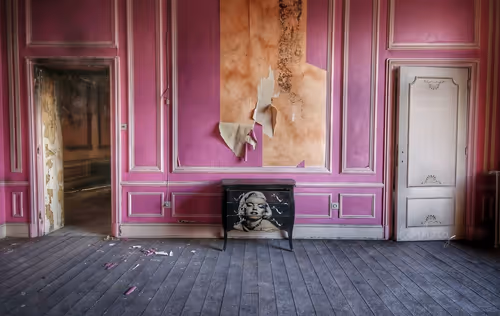 Item #115580021056458323249970483924019338162436996338766547048195908560130806906881 Media