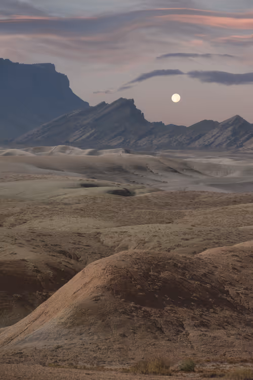 Item #39071023685345521589531013450918722216572370939070752972983331660818481676289 Media