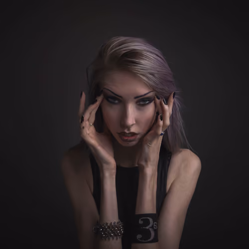 BEAUTIFUL DISTORTIONS. 4