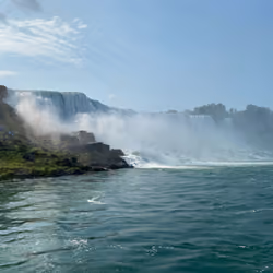 Majestic mists on Niagra Falls