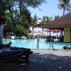 swim up bar