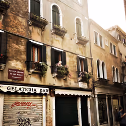 Nonna Alla Finestra