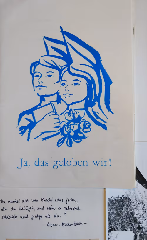 Item #105615228091736436910695968411395425794565690672177444720291627512017566302209 Media