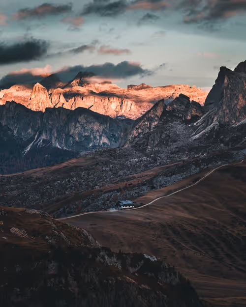 Item #31136089836063179787233094372274139047618687225342038031814341720859664711681 Media