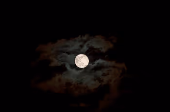 Moon Ngzsg6rcgy TGhEEtBUl1