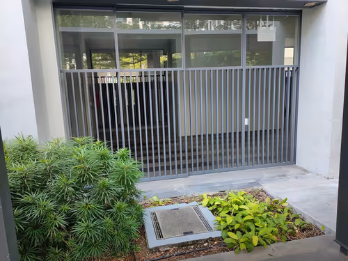 Item #4058855889328924870150502347089059965245829986372701939018037903426379055105 Media