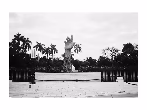 Item #39196298087385513574455305210940211830576481579508059346225421071660580077569 Media