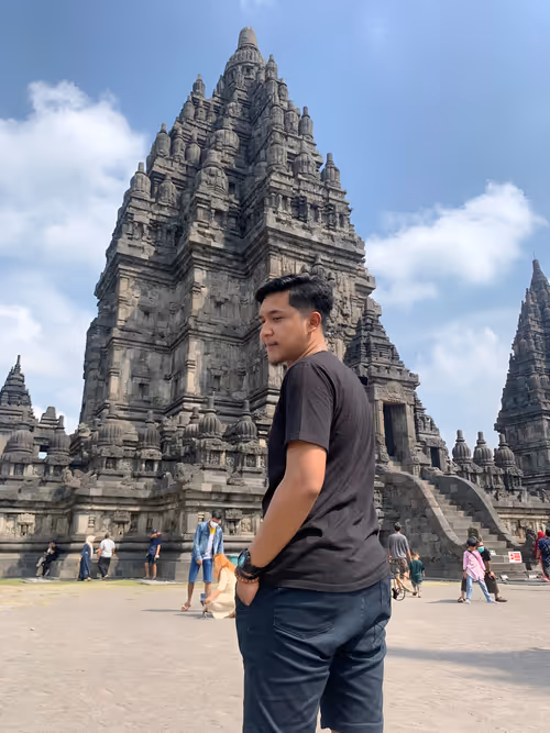 Item #46852902772760857743937223771581326778339374801989155366078423345458980061185 Media