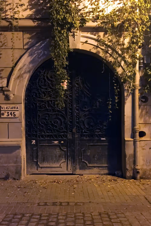 Item #28023026166759390679061689052984814586088125490502188211510750819452368977921 Media